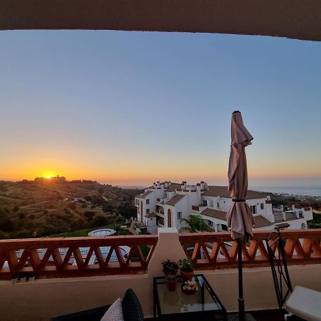 Elegant Apartment With Fantastic Views At The Top Of Calahonda Sitio de Calahonda Exterior photo