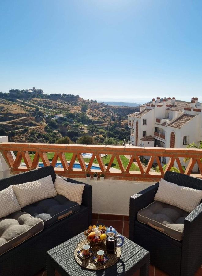 Elegant Apartment With Fantastic Views At The Top Of Calahonda Sitio de Calahonda Exterior photo