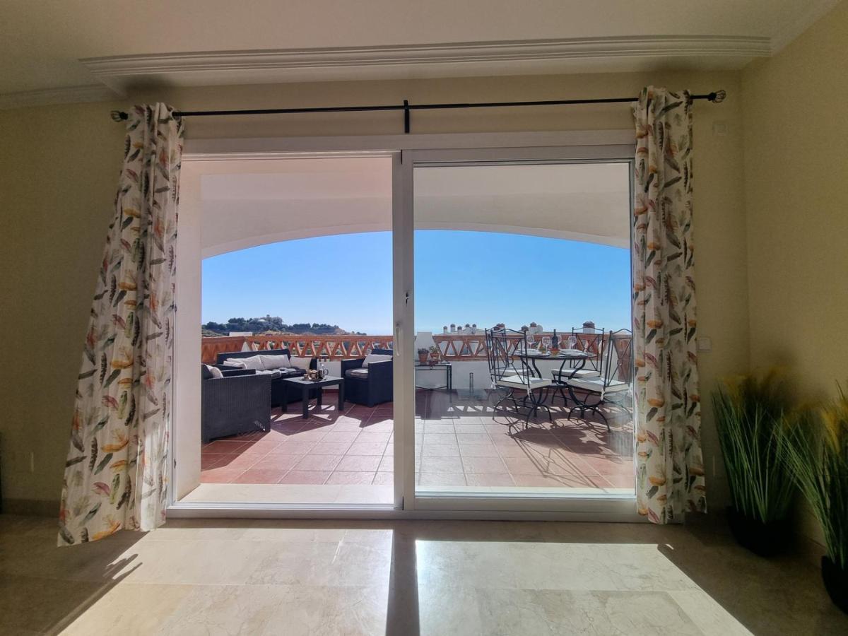 Elegant Apartment With Fantastic Views At The Top Of Calahonda Sitio de Calahonda Exterior photo