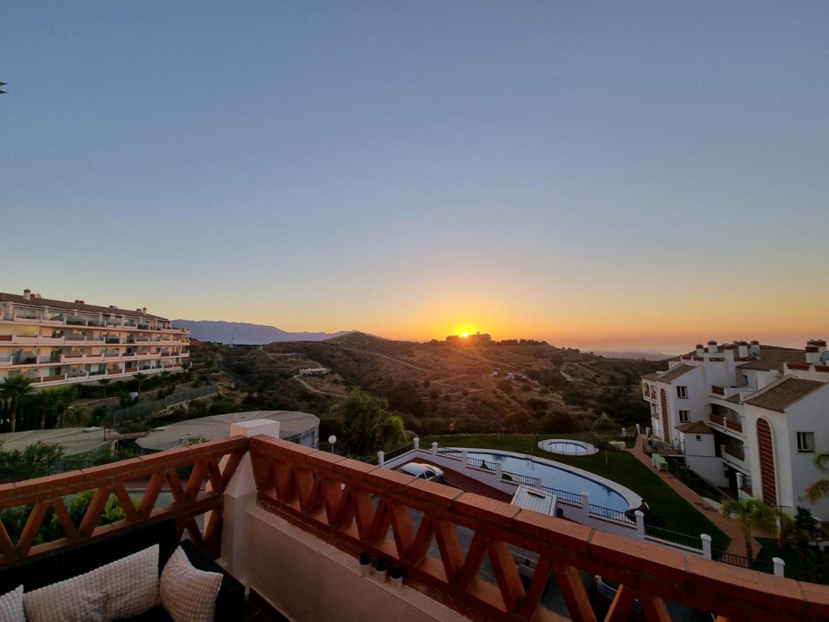 Elegant Apartment With Fantastic Views At The Top Of Calahonda Sitio de Calahonda Exterior photo