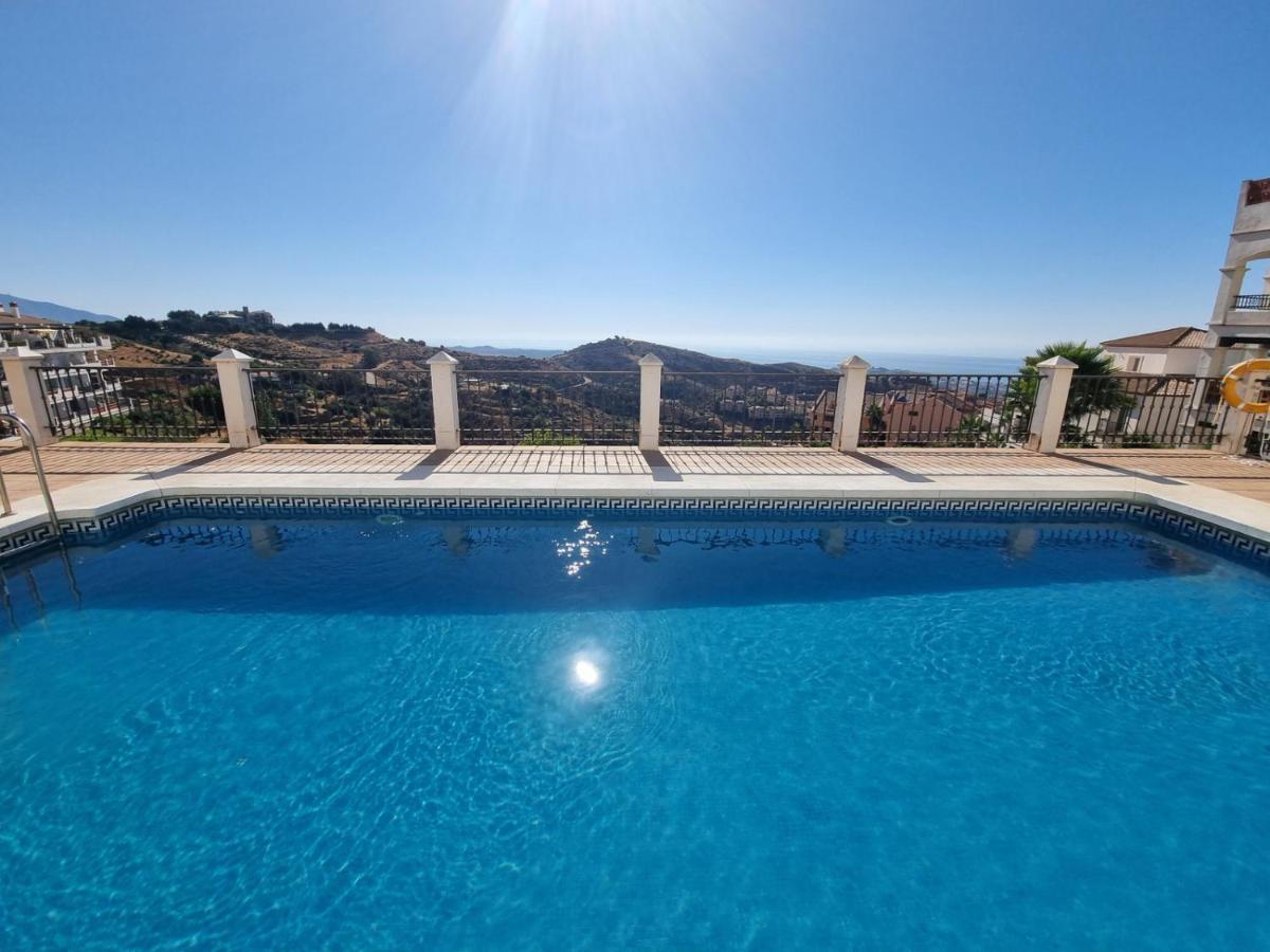 Elegant Apartment With Fantastic Views At The Top Of Calahonda Sitio de Calahonda Exterior photo
