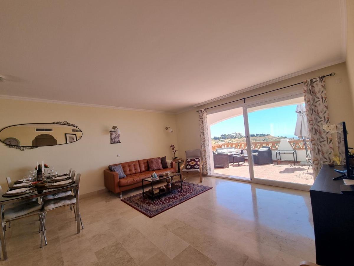 Elegant Apartment With Fantastic Views At The Top Of Calahonda Sitio de Calahonda Exterior photo